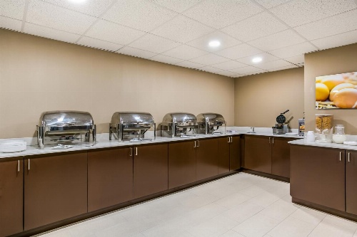 Aspire Hotel and Suites image 3